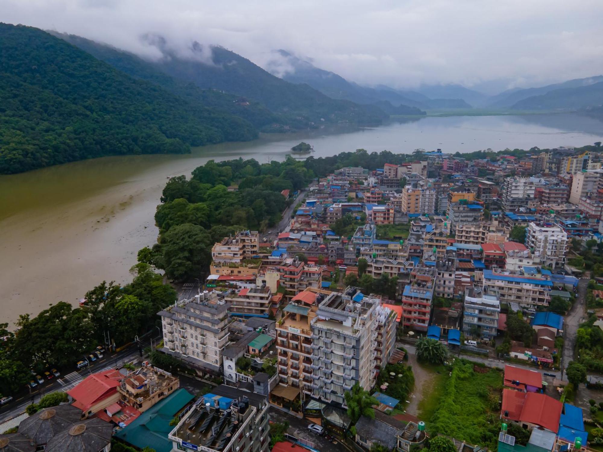 Hotel Pokhara Batika Exteriér fotografie