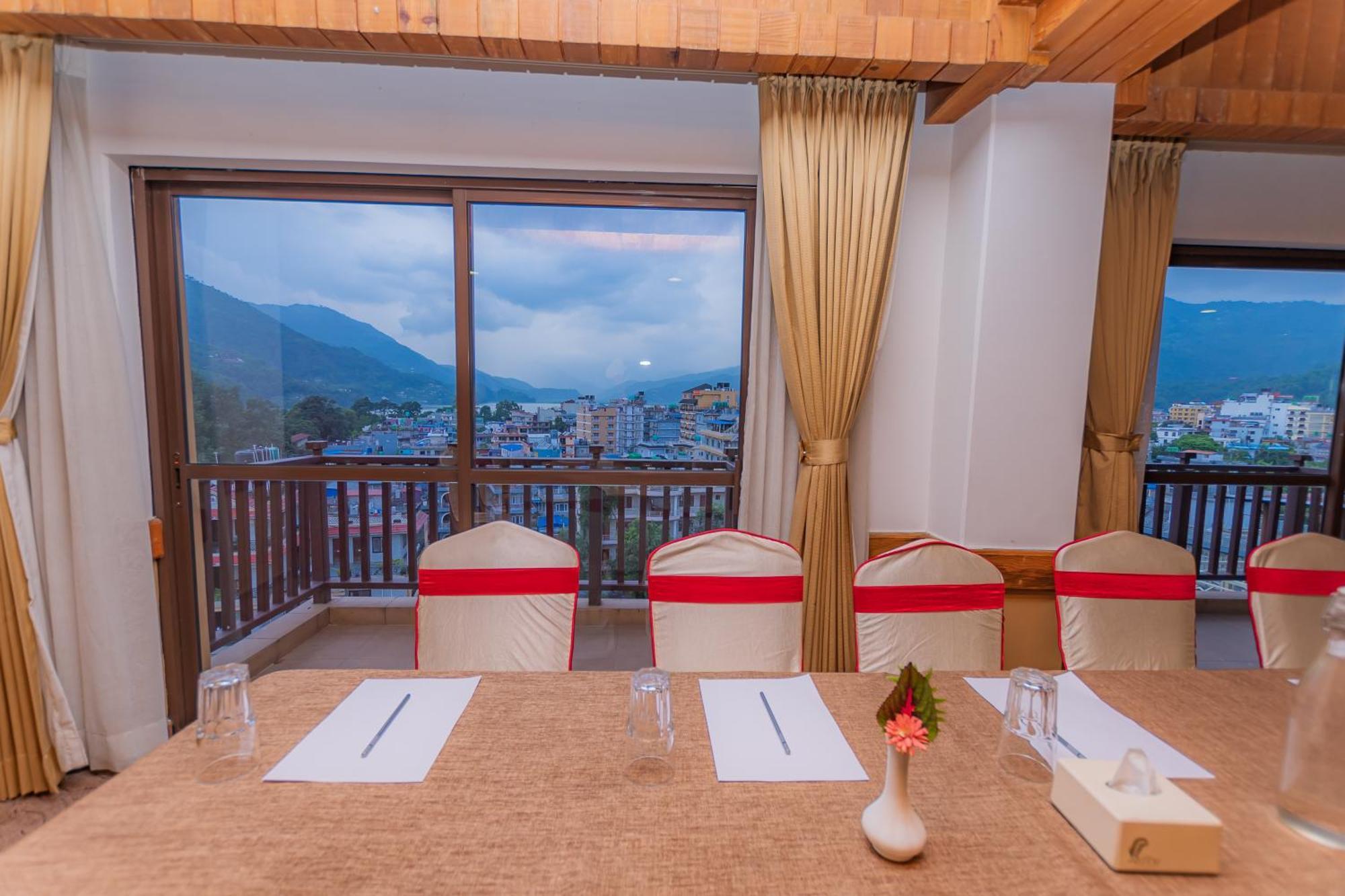 Hotel Pokhara Batika Exteriér fotografie