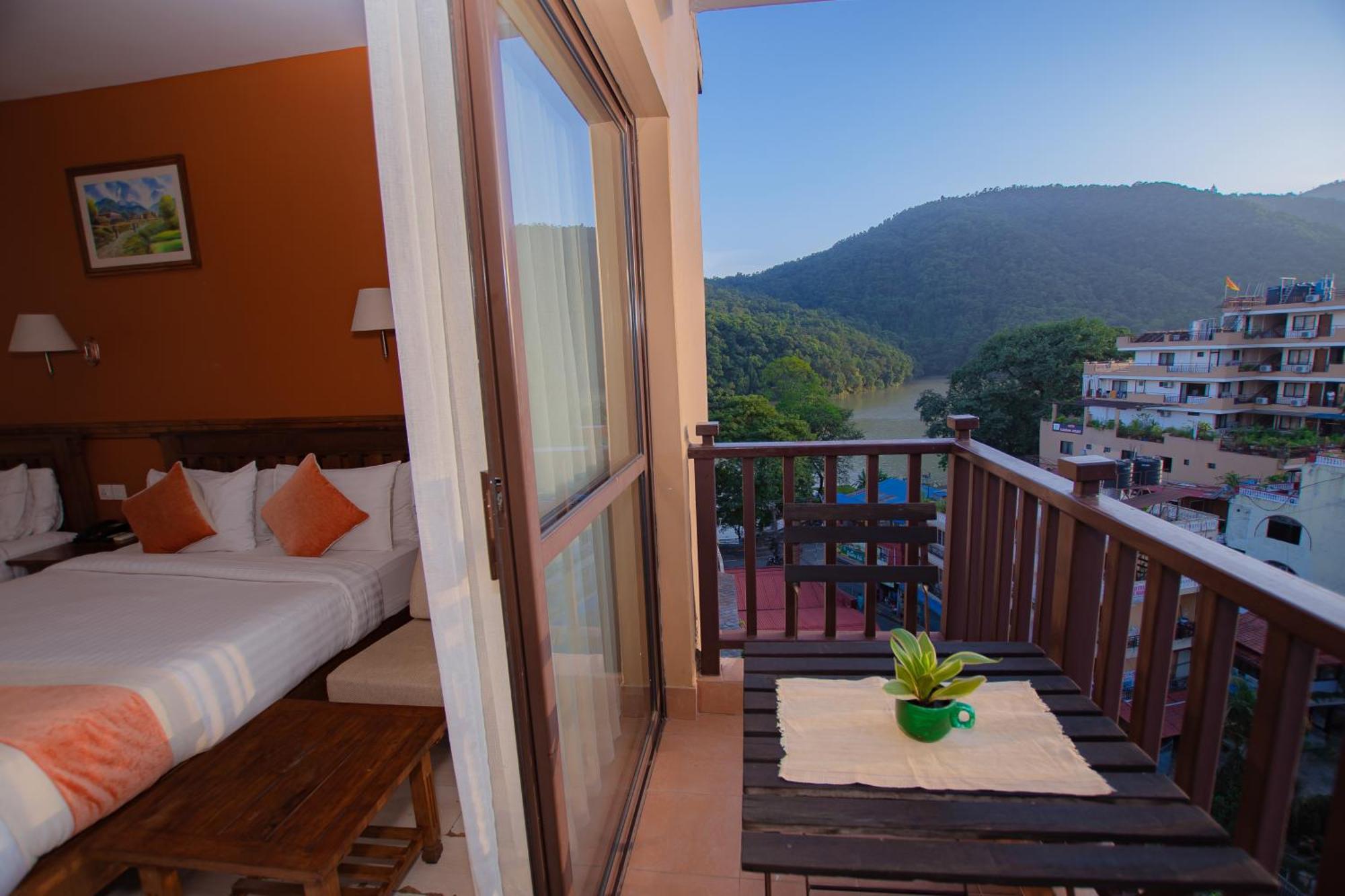 Hotel Pokhara Batika Exteriér fotografie